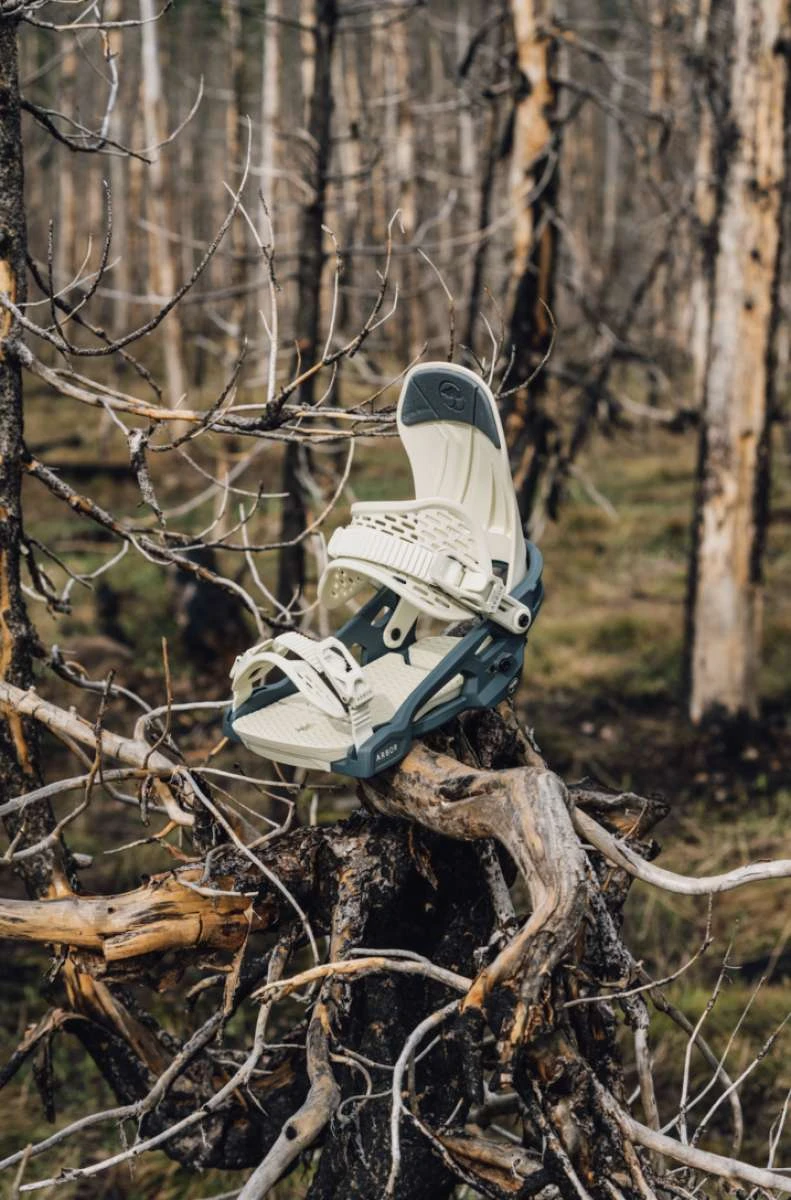 Arbor Ladies Acacia Snowboard Bindings 2021-2022 3 Arbor Ladies Acacia Snowboard Bindings 2021-2022 - Image 3