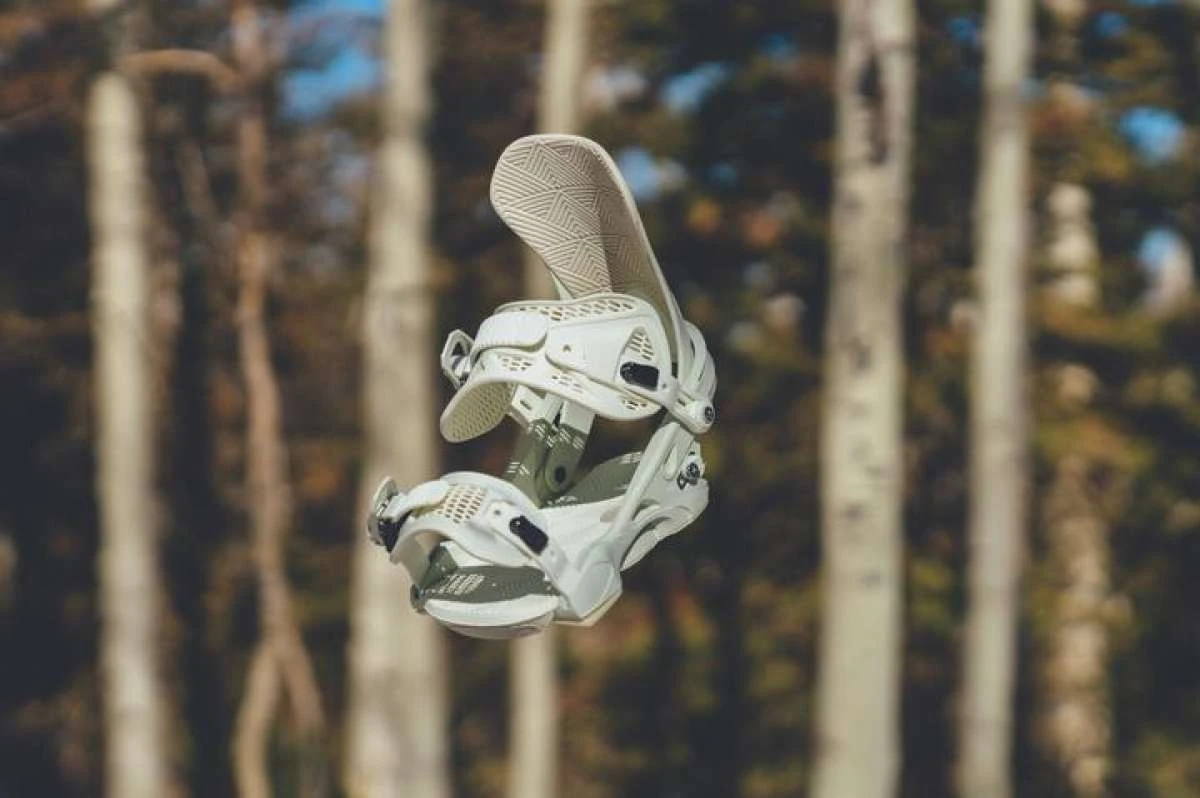 Arbor Ladies Marie-France Roy Sequoia Limited Edition Snowboard Bindings 2021-2022 8 Arbor Ladies Marie-France Roy Sequoia Limited Edition Snowboard Bindings 2021-2022 - Image 8